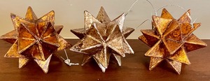 lot 170 image: Holiday Decor Grouping