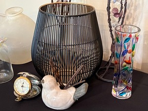 lot 182 image: Fun Home Decor Items