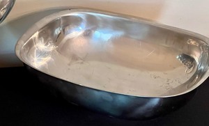 lot 49 image: Two Decorative Metal Items