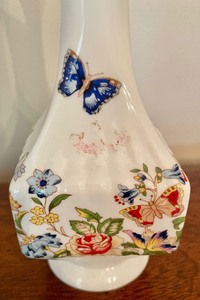 lot 224 image: Aynsley Cottage Garden Fine English Bone China Vase