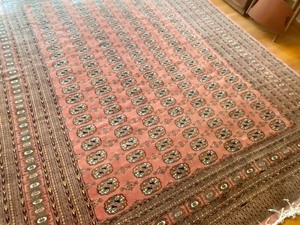 lot 1 image: Gorgeous Vintage Area Rug