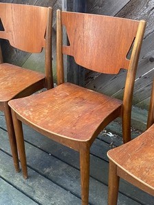 lot 2 image: Set of 8 John Stuart Mid Century Chairs