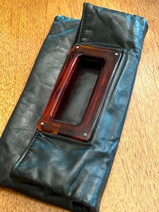 lot 192 image: Fun Vintage Clutch