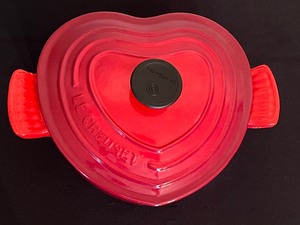 lot 33 image: LeCreuset Heart Shaped Cookware Dish
