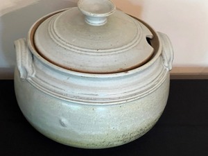 lot 36 image: Pottery Soup Tureen