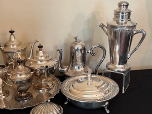 lot 43 image: Silver Sensations A Variety of Vintage Silver Plate Items
