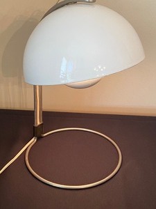 lot 202 image: Vintage Flowerpot Enamel Table Lamp