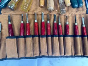 lot 156 image: Assorted Wood Crafters Chisels