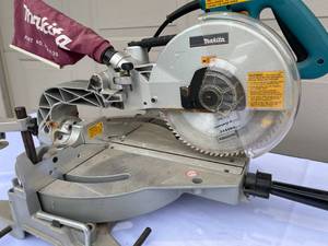 lot 172 image: Mikita 10 Inch Table Saw