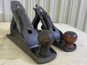 lot 108 image: Two Wood Planers Stanley Bailey #3 Planer and Stanley Bailey #4 Planer