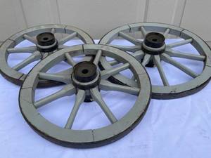 lot 218 image: 3 Vintage Wagon Wheels Great Deco Pieces