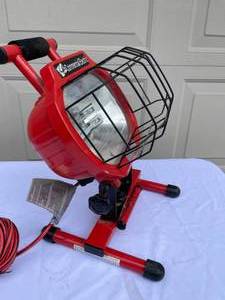 lot 219 image: Commercial Electric Portable Work Light