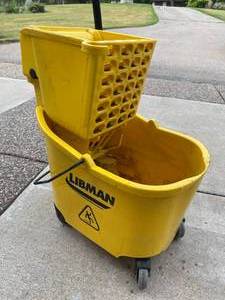 lot 251 image: Libman Rolling Mop Strainer Bucket