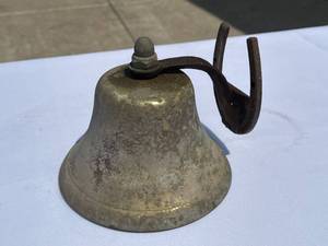 lot 299 image: Brass Horse Shoe Wall Mount Bell