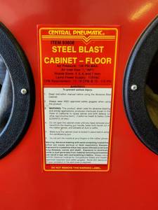 lot 5 image: Central Pneumatic Sand Blasting Cabinet #93608
