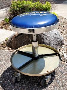 lot 20 image: Rolling Goodyear Garage Stool