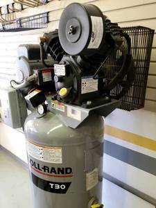 lot 4 image: Ingersoll Rand 1 Phase 220 Volt Air Compressor