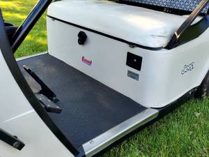 lot 2 image: 1997 EZ-GO Gas Golf Cart in Great Condition