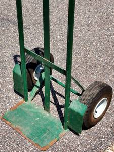 lot 24 image: Green 2 Wheel Hand Truck