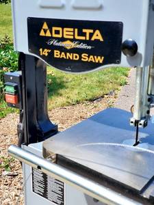 lot 6 image: Like New Delta 28-254 14 Band Saw