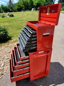 lot 10 image: Craftsman (17) Drawer Rolling Tool Chest