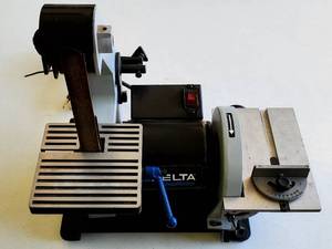 lot 56 image: Delta Shopmaster Belt Sander 3 Disc Sander