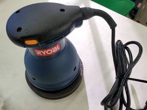 lot 125 image: Ryobi 6 Orbital  Buffer and DeWalt Palm Sander