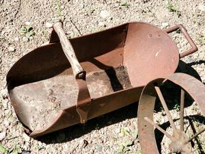 lot 209 image: Vintage Yard Decor Items Lot