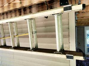 lot 113 image: 22ft Aluminum Extension Ladder