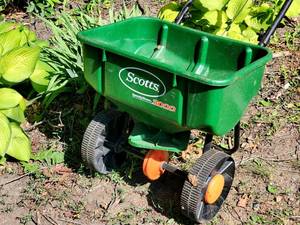 lot 210 image: Seed  Fertizer Spreader