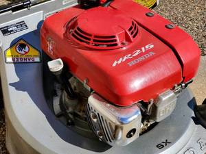 lot 11 image: Honda HR 215 Lawn Mower with Bagger