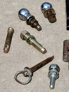 lot 333 image: Tow Hitch Accessories Lot