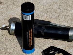 lot 323 image: Shop Grease Guns Lot