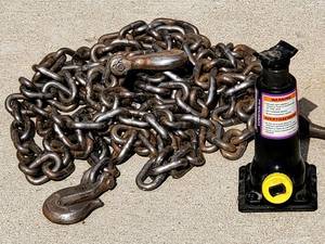 lot 336 image: 20 Ton Bottle Jack and Misc Garage Items Lot