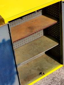 lot 327 image: Vintage Metal Wall Cabinet