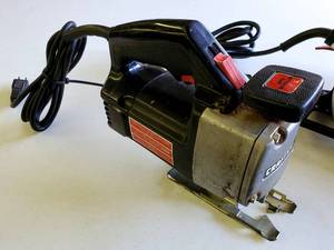 lot 84 image: Craftsman Scroll Saw and Masterforce Circular Saw Lot