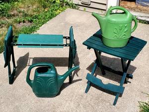 lot 346 image: Assorted Garden Accessories Lot