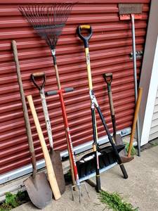 lot 348 image: Assorted Yard Tools Lot
