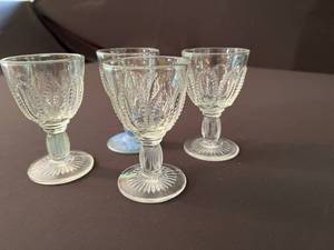 Lot of 4 Stemmed Glasses