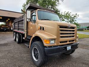 lot 81 image: 1998 Ford LT8501 Louisville 101 L Series (HN-80) Conventional Cab 2-Door Dump Truck