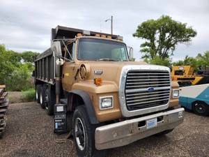 lot 83 image: 1993 Ford L8000 Triple Axle 2-Door Dump Truck