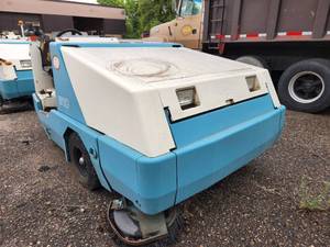 lot 87 image: Tennant 810 Sweeper
