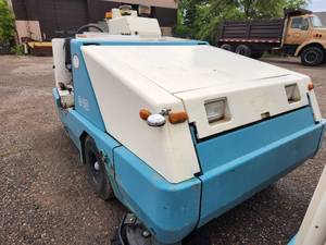 lot 89 image: Tennant 810 Sweeper
