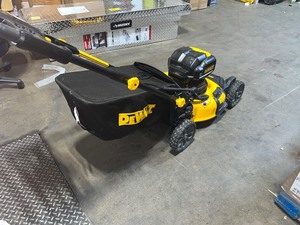 DEWALT 21.5 in. 20-Volt MAX Lithium-Ion Cordless Battery Walk Behind Push Mower