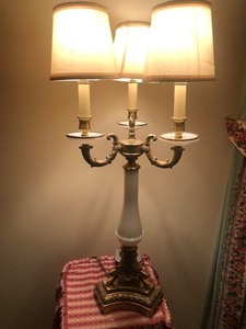 lot 45 image: Vintage Table Lamp