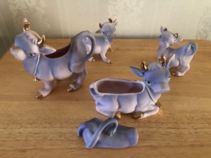 lot 12 image: set of cow figurines