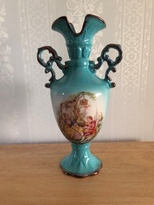 lot 35 image: Vintage Staffordshire England Vase