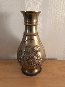 lot 32 image: Vintage Fritz Brass Vase