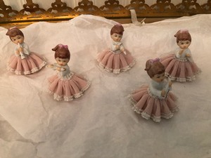 lot 95 image: Vintage Figurines