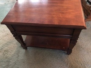 lot 117 image: End Table